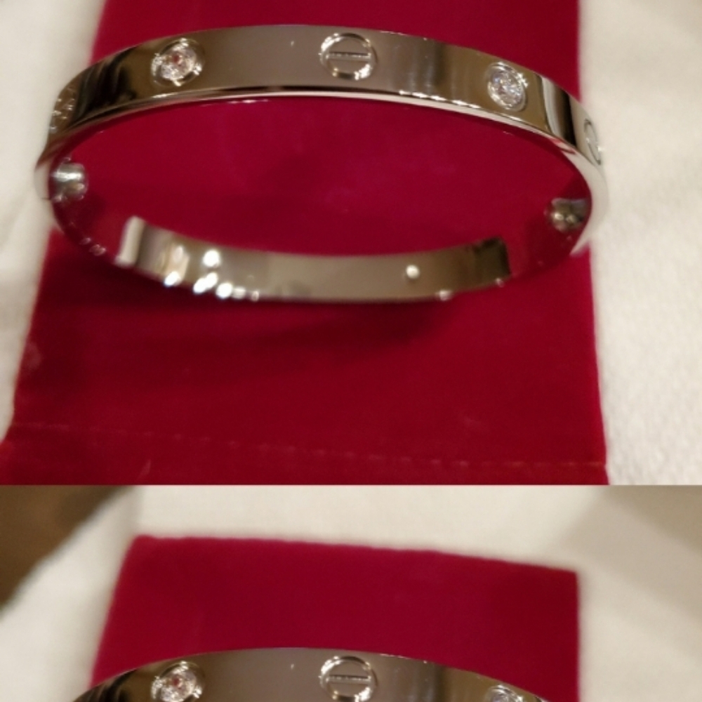 Fashion Stainless steel bracelets.